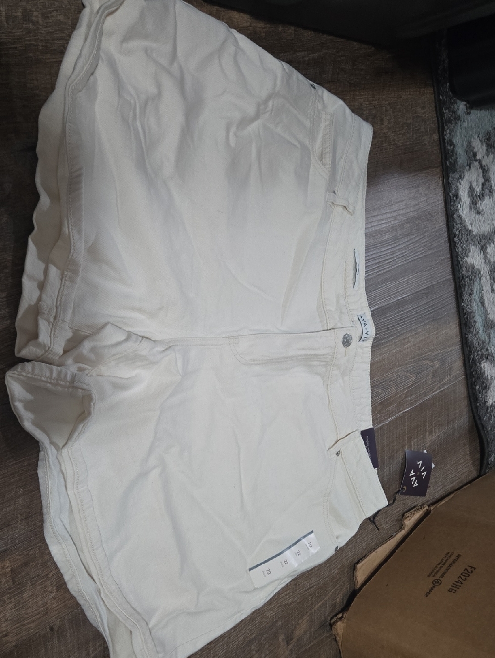 Ava & Viv Cream High-Waist Casual Shorts
